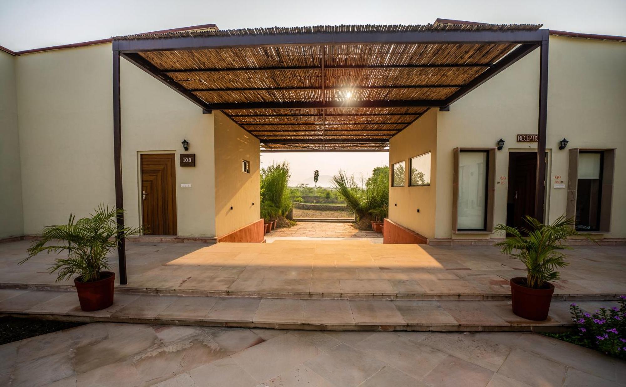 Guldaar Sariska - A Luxury Forest Resort Tehla Bagian luar foto