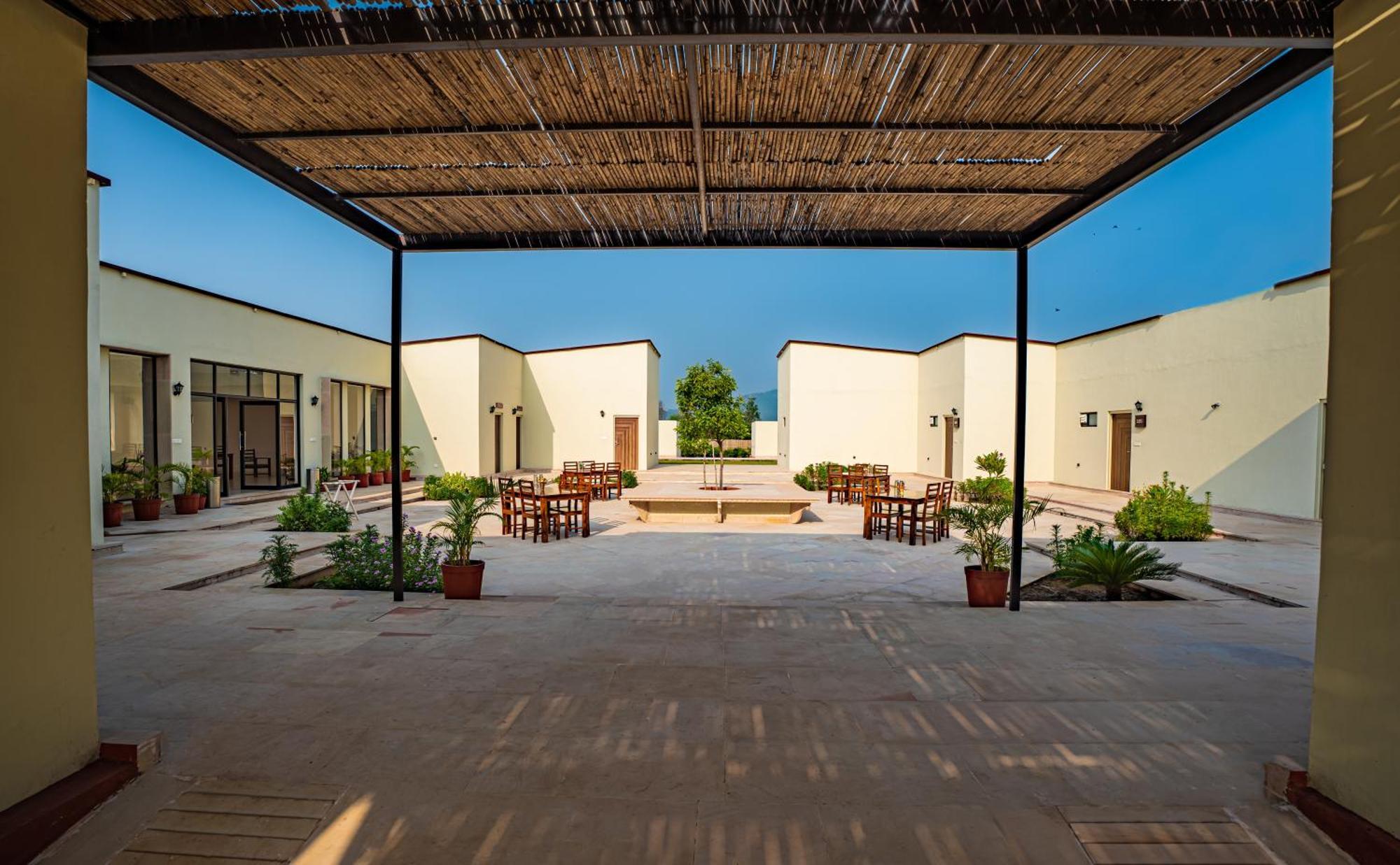 Guldaar Sariska - A Luxury Forest Resort Tehla Bagian luar foto
