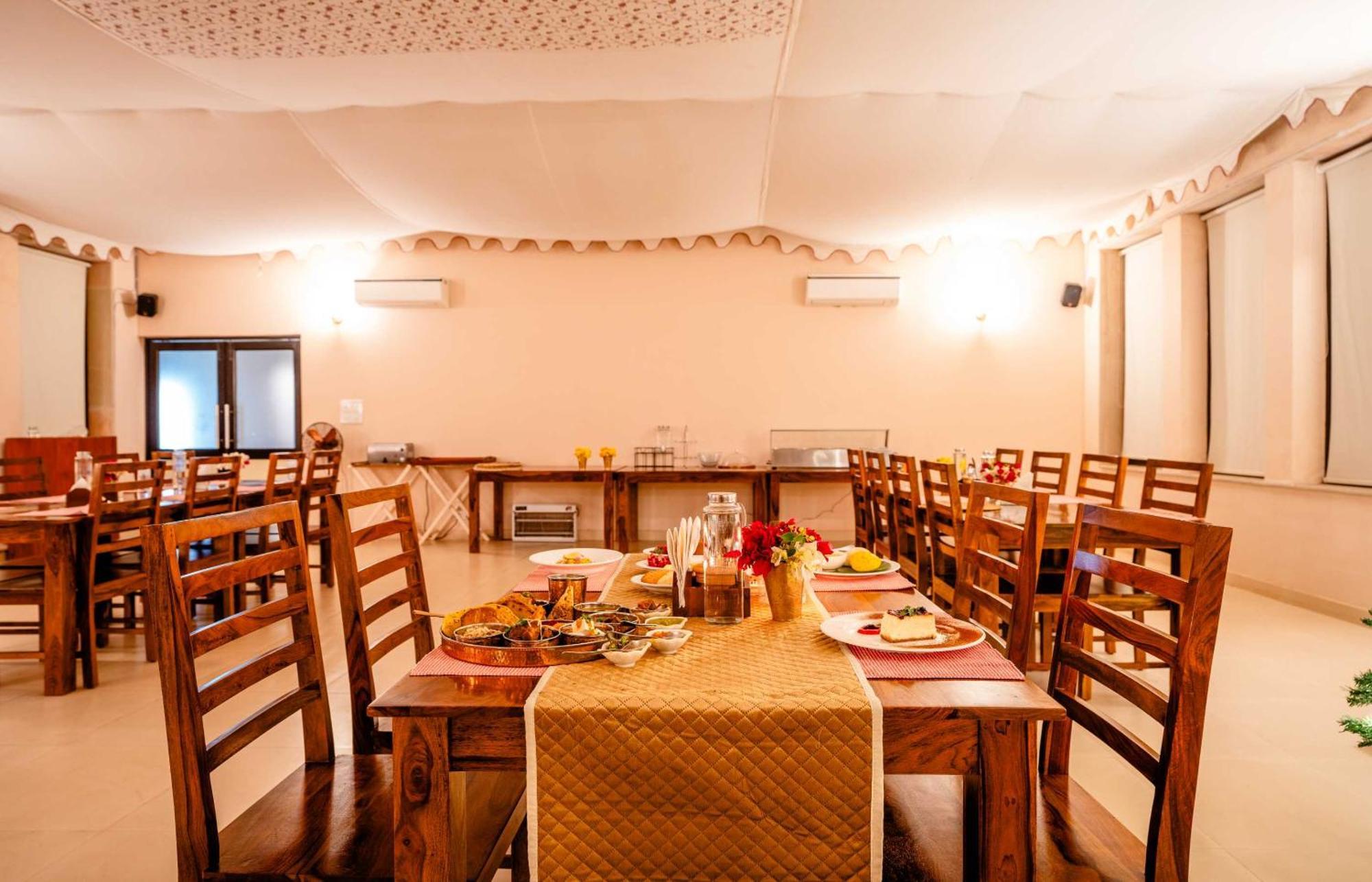 Guldaar Sariska - A Luxury Forest Resort Tehla Bagian luar foto